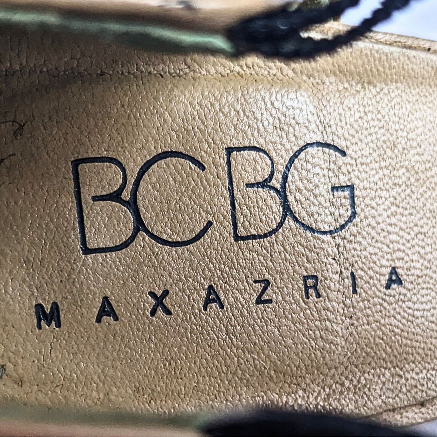Vintage Y2K BCBGMAXAZRIA Black & Tan *Wooden Heels* T-Strap Open Toe Size 8.5
