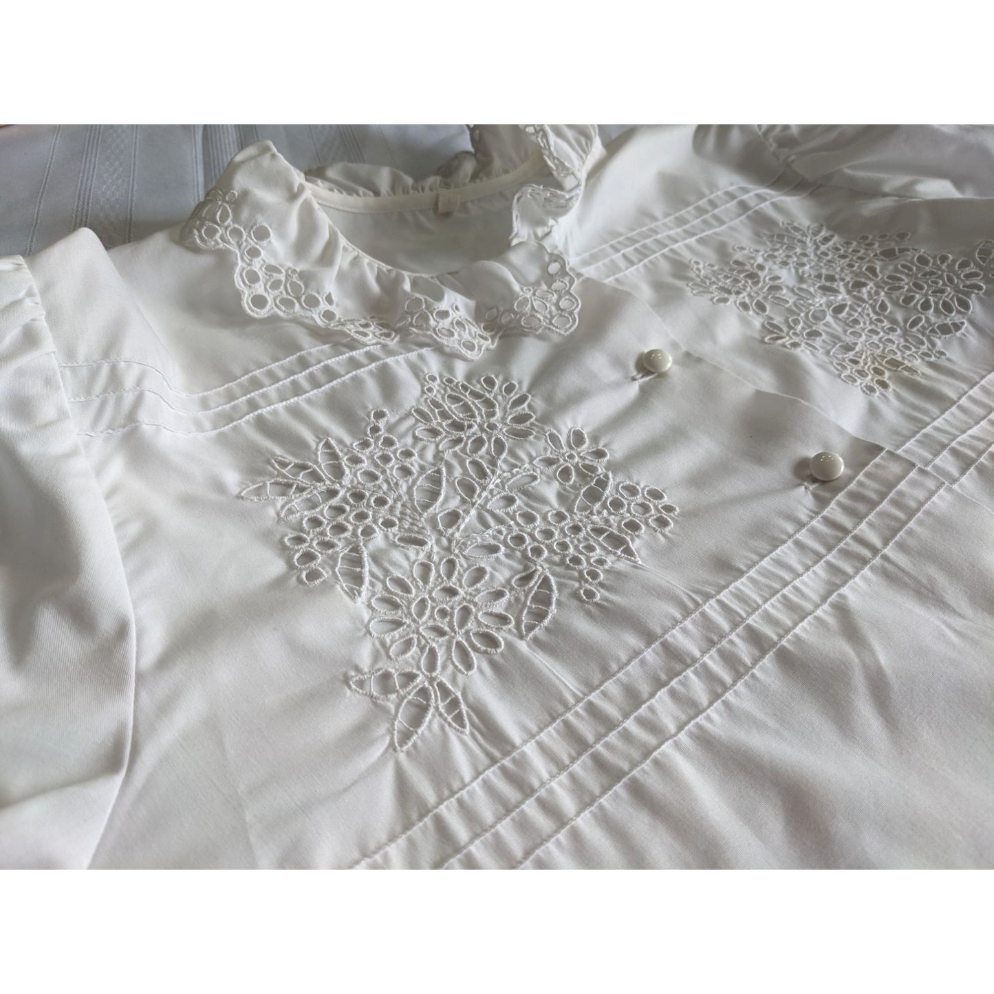 Vintage 70s/80s Cottagecore Western Soft White Button Down Blouse Size 50/XXL