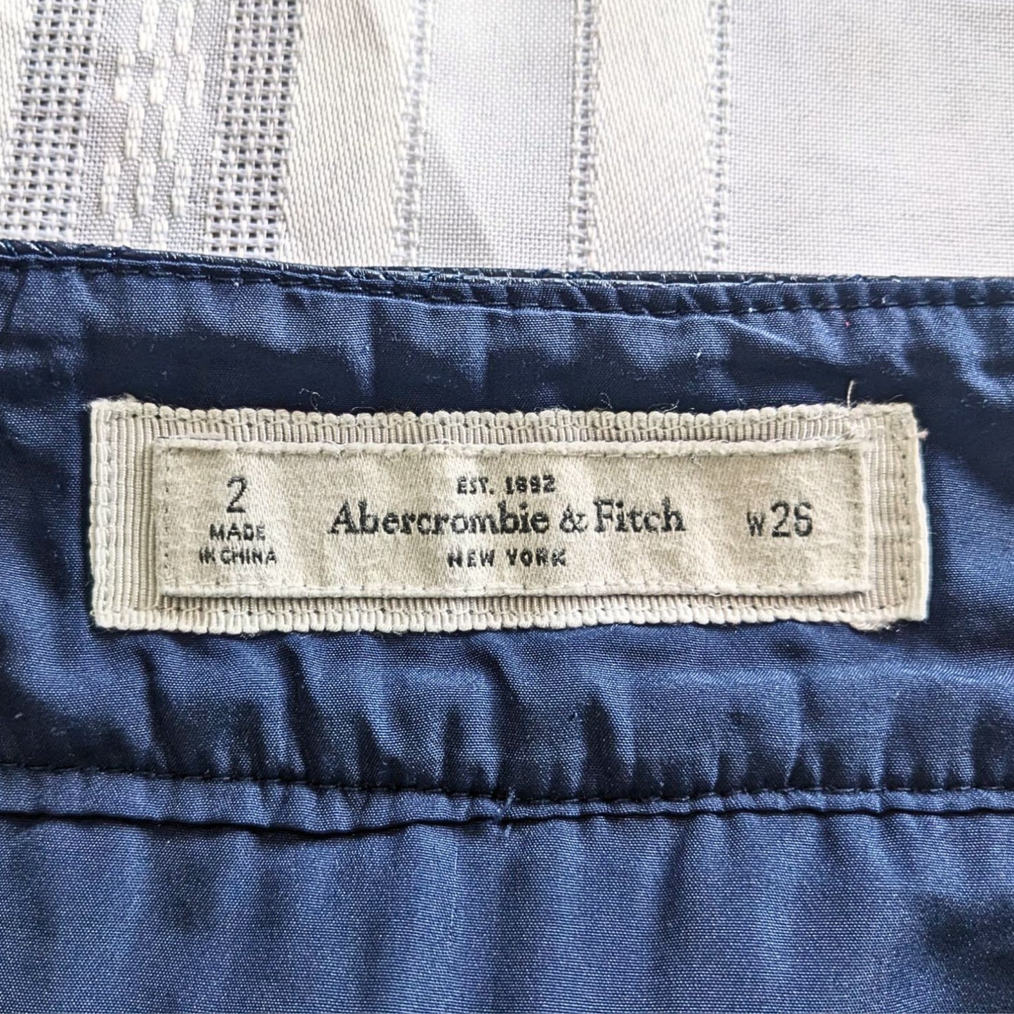 Vtg Y2K 2008 ABERCROMBIE & FITCH Navy Blue Quilted Pleather Mini Skirt Sz 2 W26