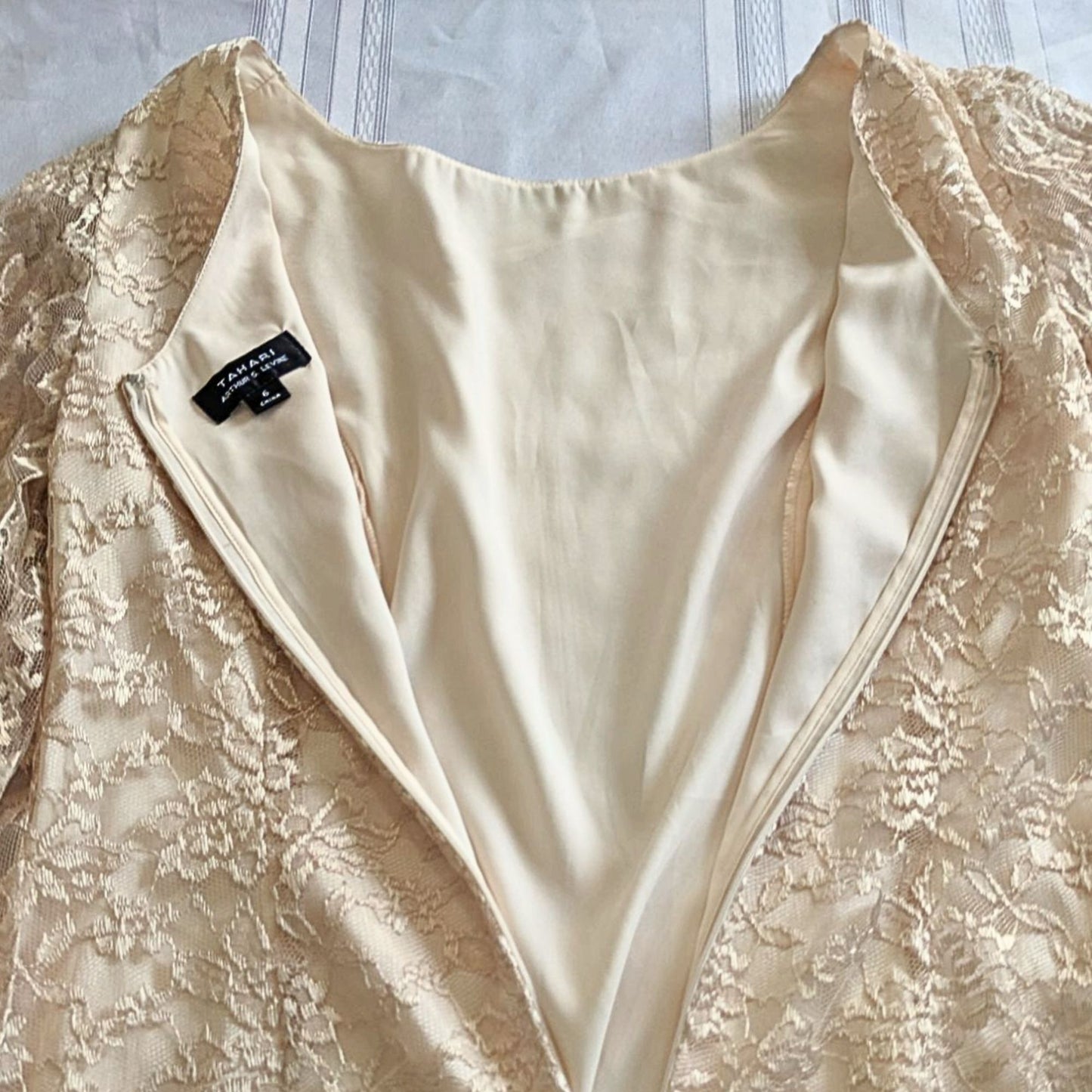 Angelic TAHARI ARTHUR S LEVIN Champagne Satin Georgette Angel Sleeve Lace Overlay Mini Dress Size 6