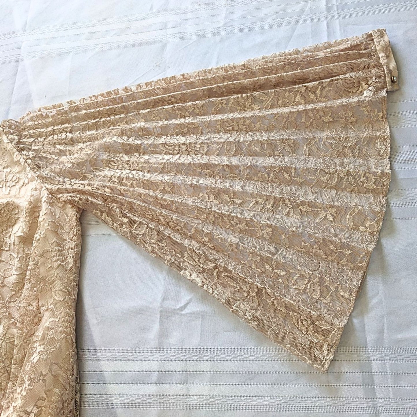Angelic TAHARI ARTHUR S LEVIN Champagne Satin Georgette Angel Sleeve Lace Overlay Mini Dress Size 6
