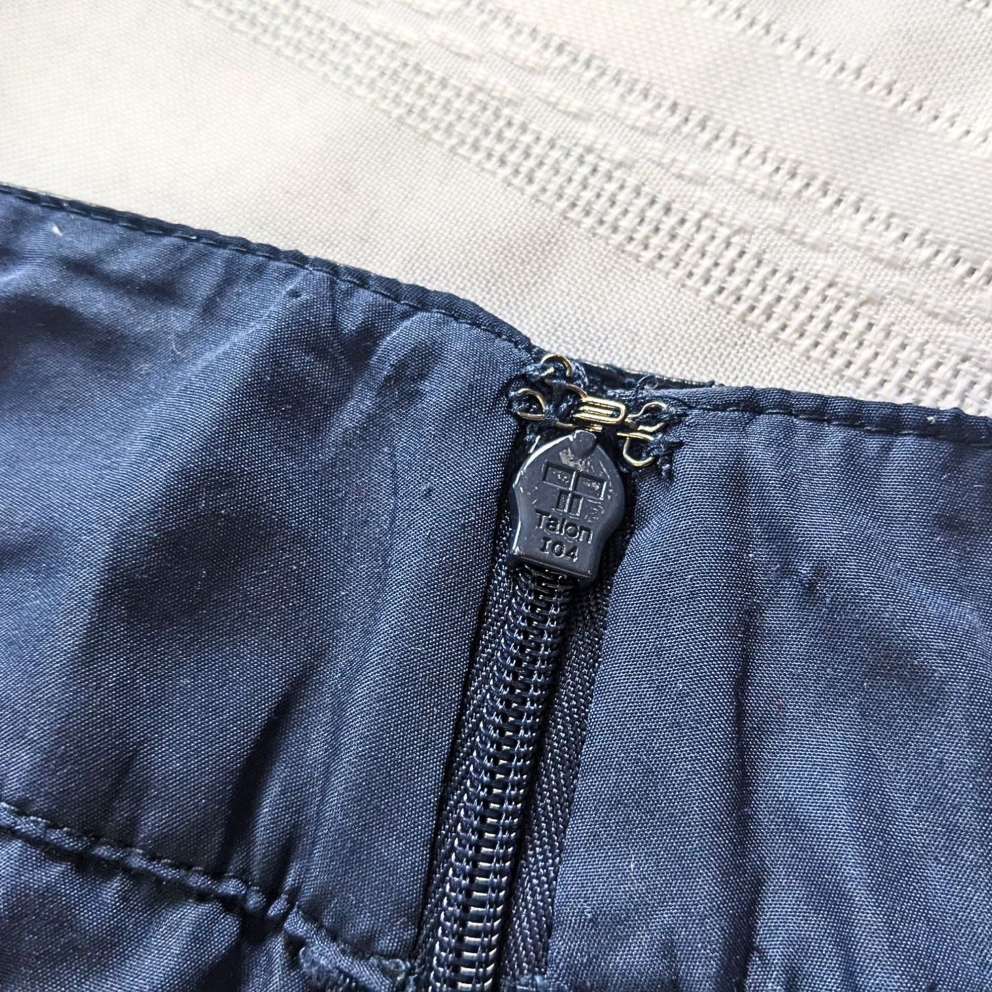 Vtg Y2K 2008 ABERCROMBIE & FITCH Navy Blue Quilted Pleather Mini Skirt Sz 2 W26