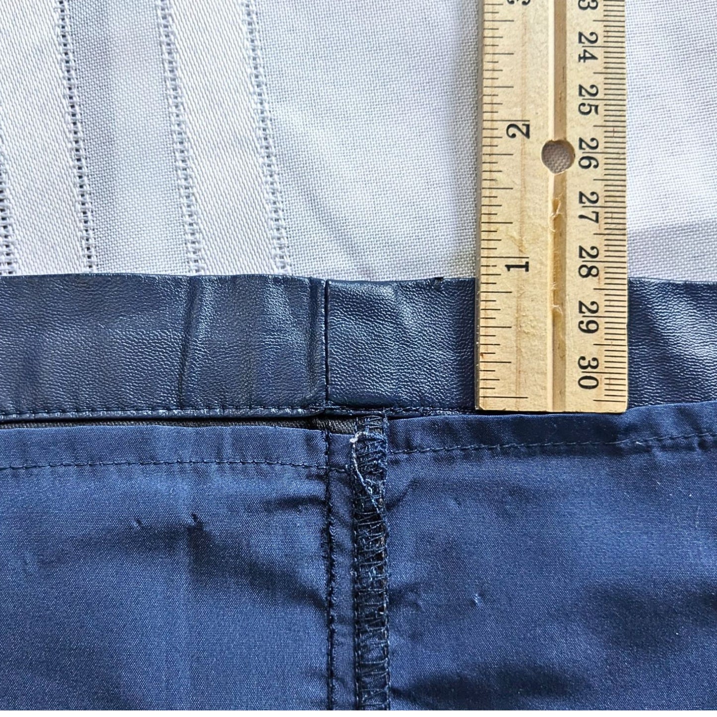 Vtg Y2K 2008 ABERCROMBIE & FITCH Navy Blue Quilted Pleather Mini Skirt Sz 2 W26