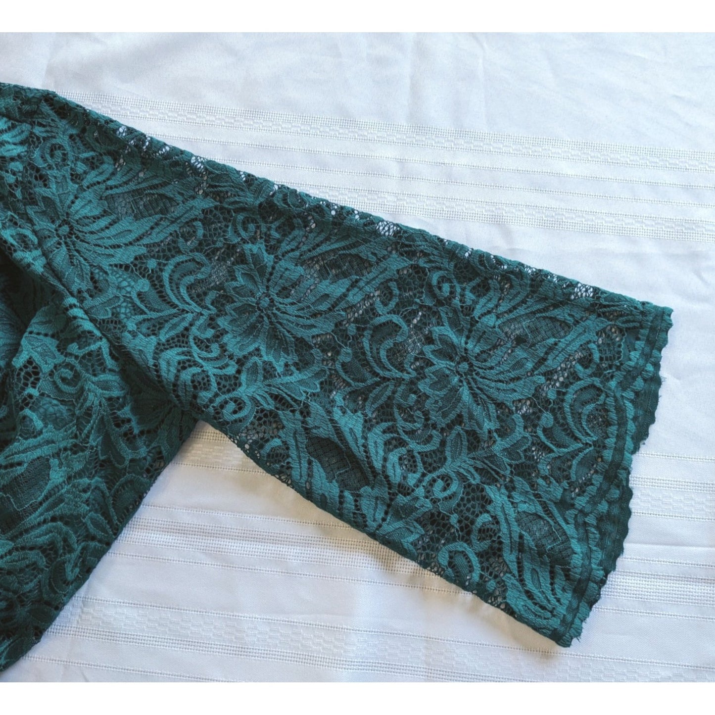 SIMPLY EMMA Emerald Green Lace Overlay Trumpet Sleeve Nylon Top Elegant Size 2X