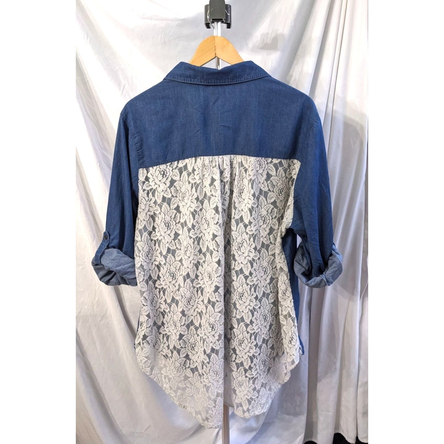 JUSTIFY 100% Cotton Blue Chambray Button Down w/ Semi-Sheer Lace Back Size 2X