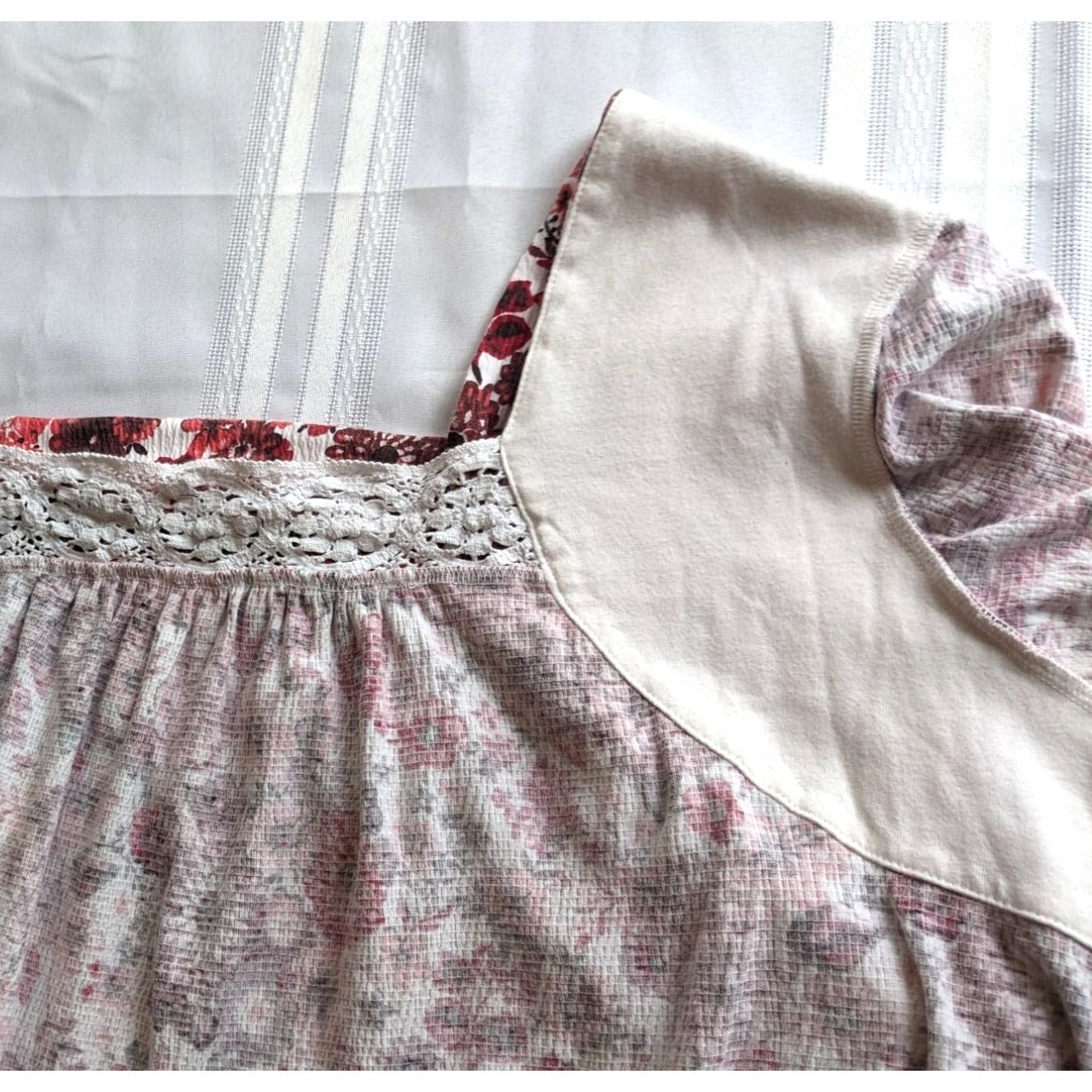 Vintage 90s ESSENTIALS Red Floral Peasant Top Lace Cap Sleeves Sq.Neck Size 4X