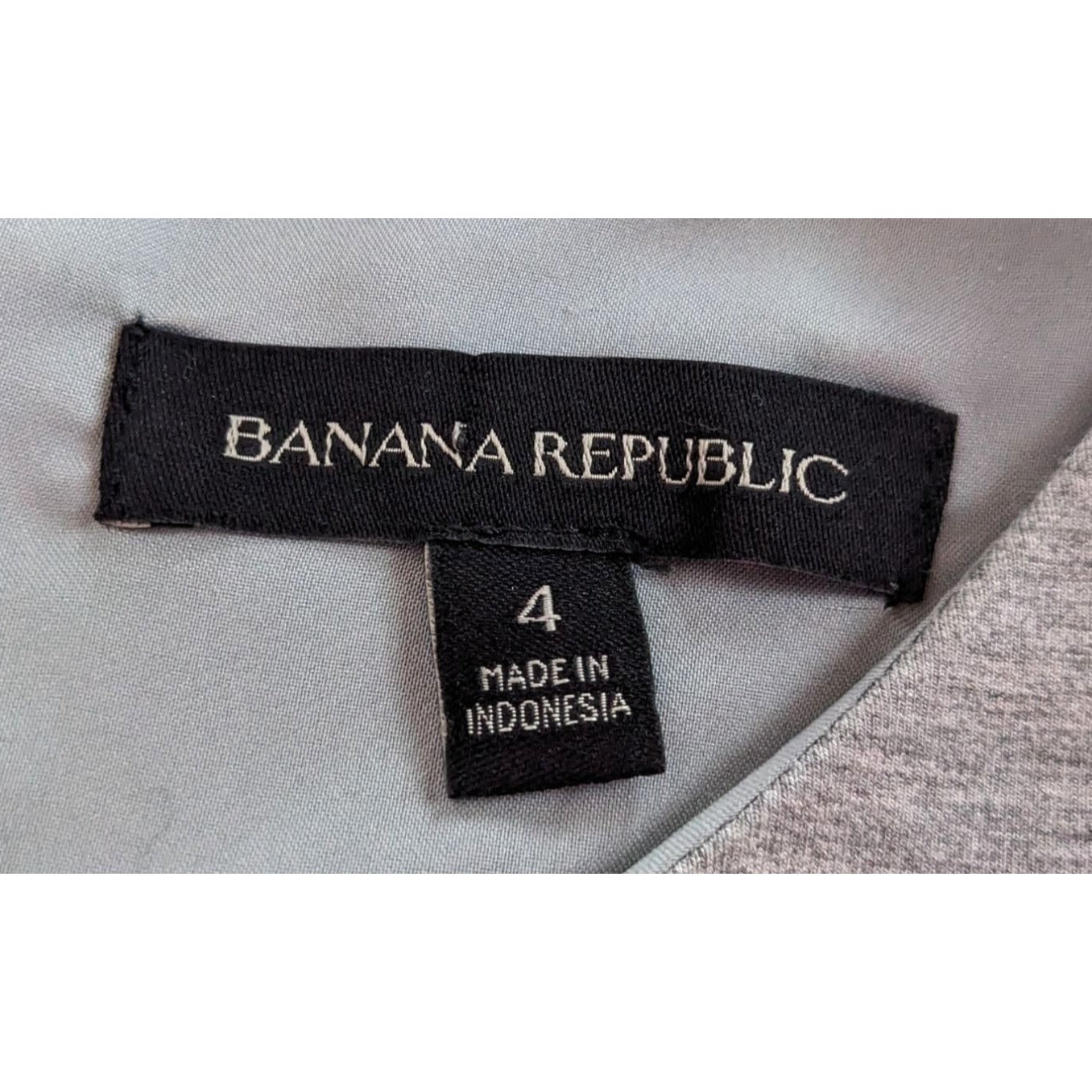BANANA REPUBLIC Gray Long Sleeve Dress w/ Scallop Sheath Detail Size 4