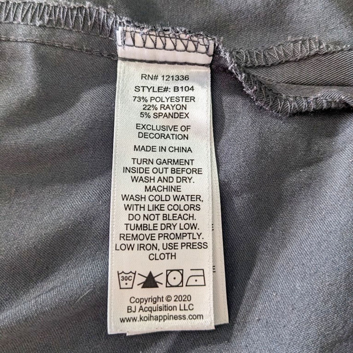 BETSEY JOHNSON Gray Ruched Short Sleeve Scrubs Shirt Keyhole w/Charm Size M