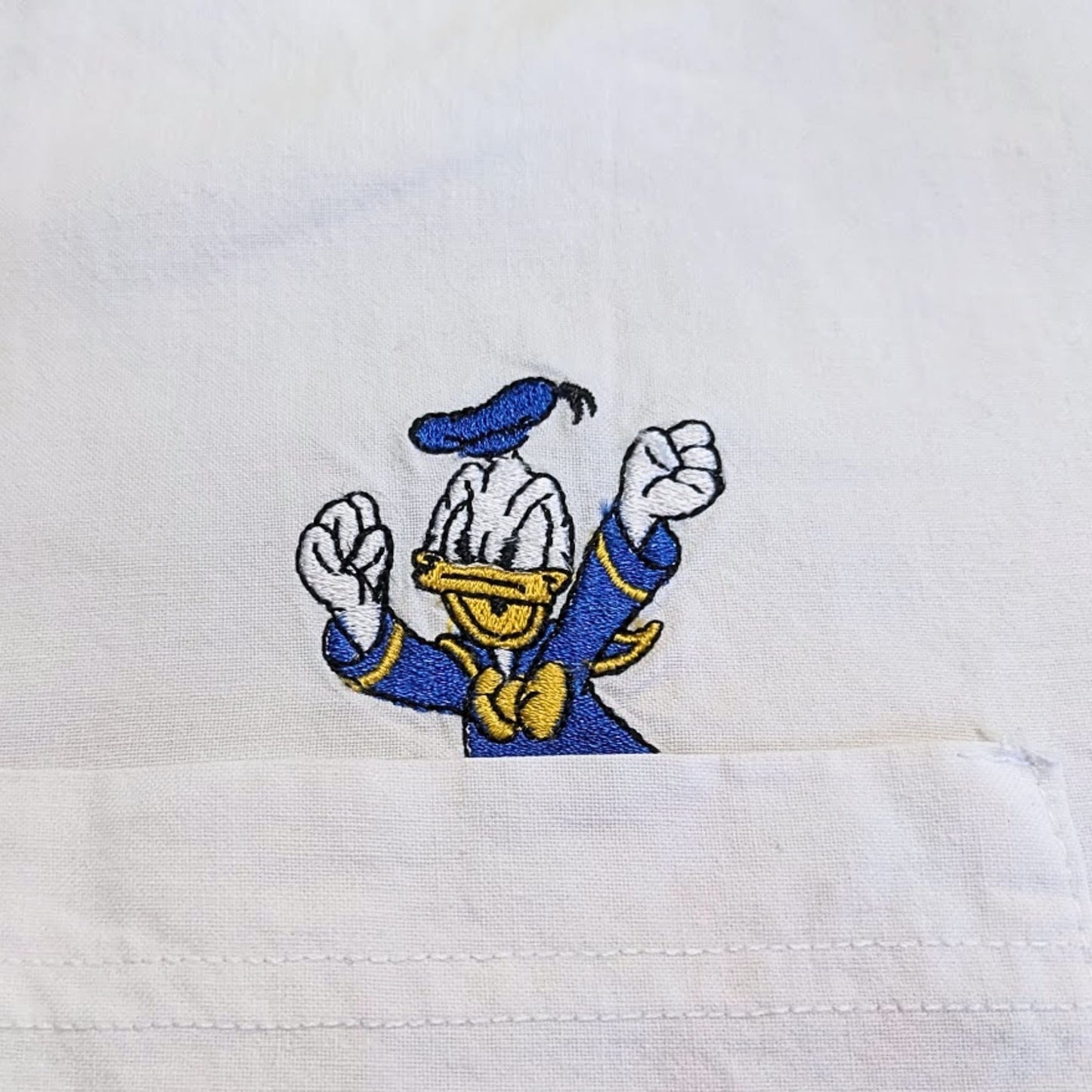 Vtg DISNEY MICKEY UNLIMITED Grumpy Donald White SS Button-Down Shirt Size L