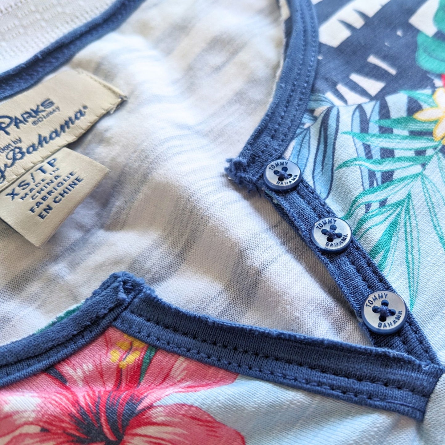 NWOT TOMMY BAHAMA Disney Parks Collection Minnie Blue Stripe Jer Sea Henley SzXS