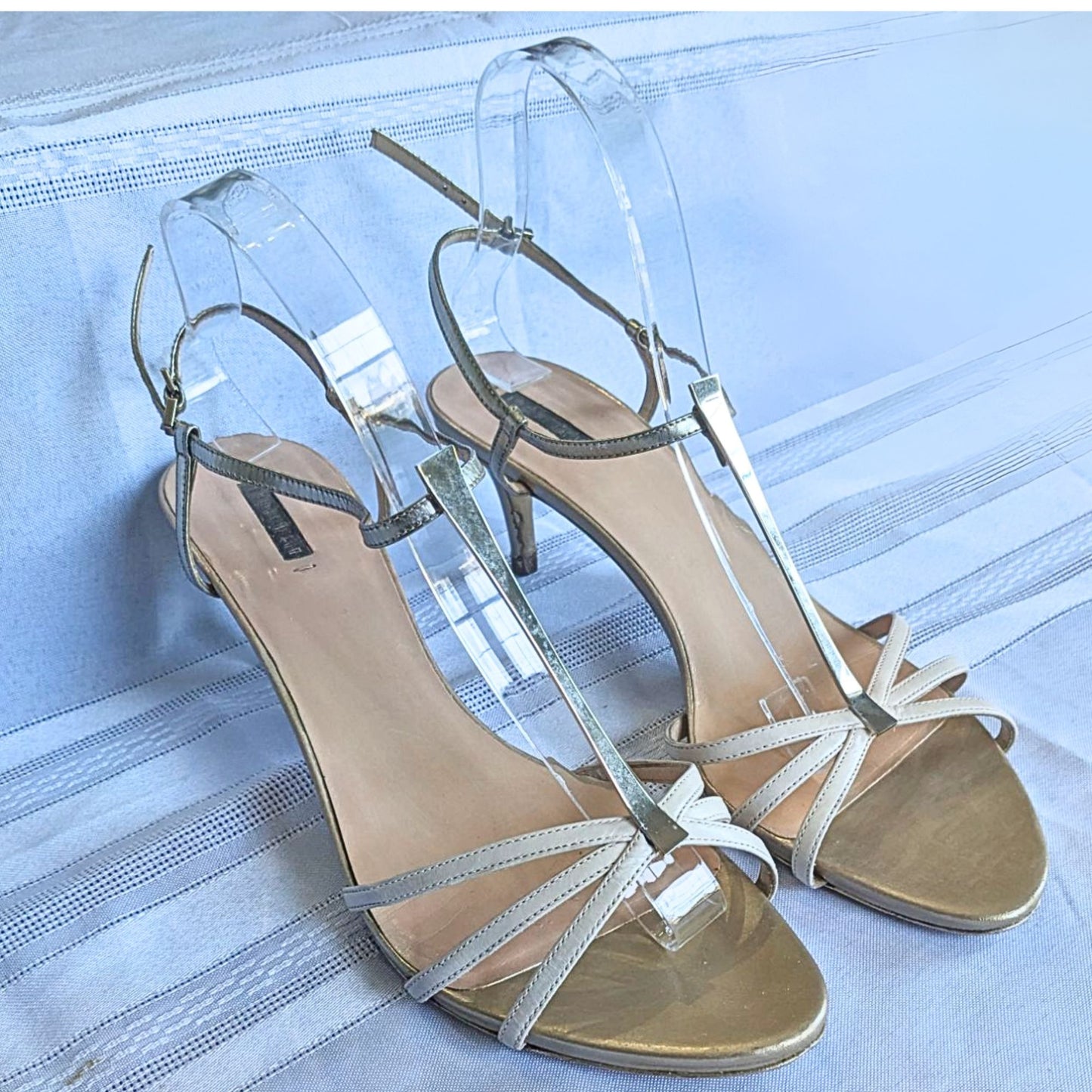 Comfy GIORGIO ARMANI Soft Gold Leather Brass T-Strap Kitten Sandals Size 40/8.5