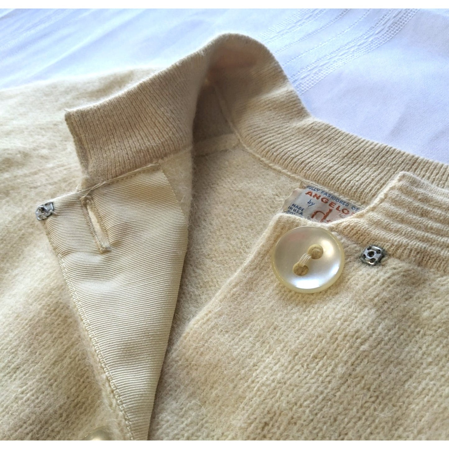 Vintage 50s ANGELON BY DARLENE Soft Yellow Angora Lambswool Cardigan Sz 40 M/L