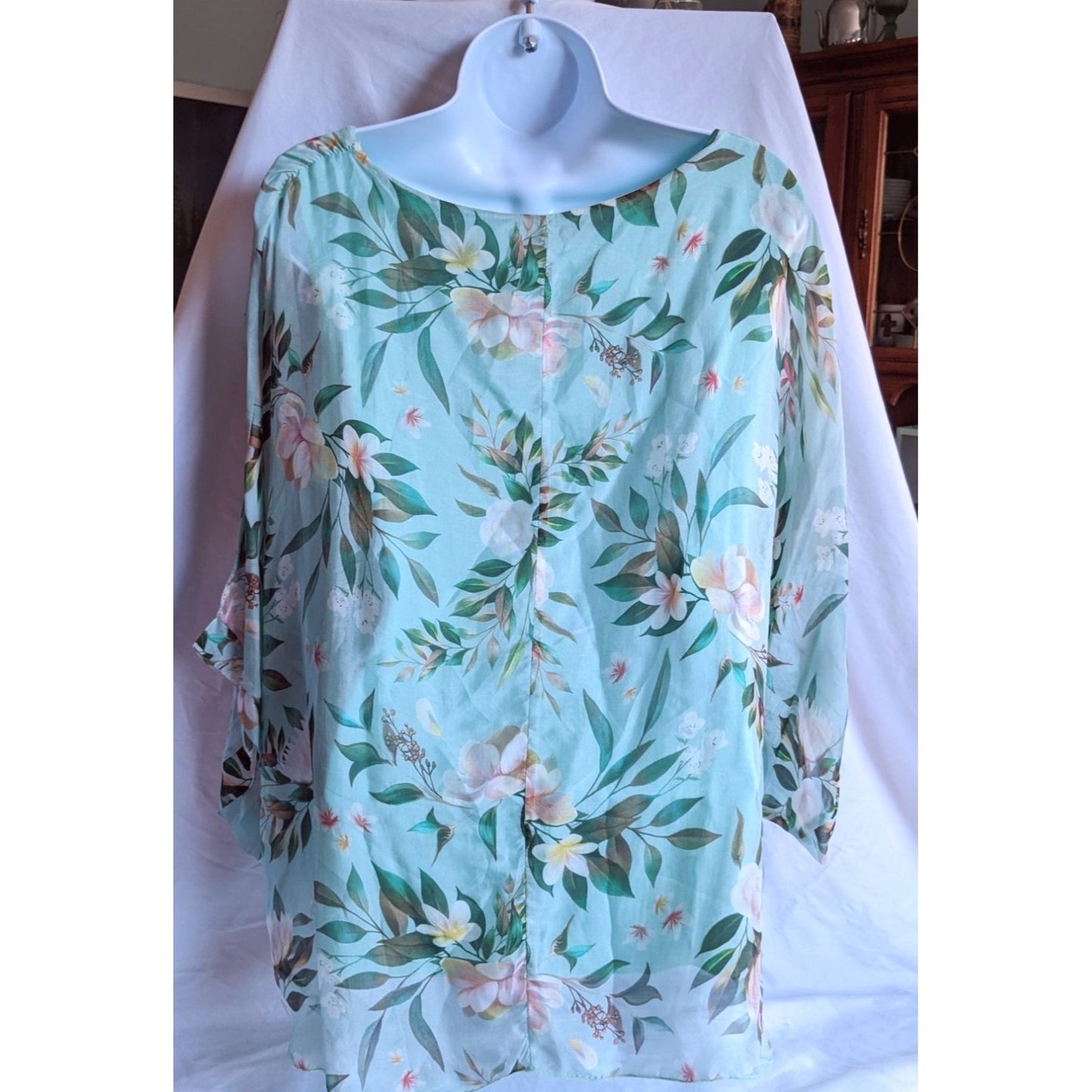 Lovely LOLA Made in Italy Silk Blend Top in Teal Floral Pattern Size Large