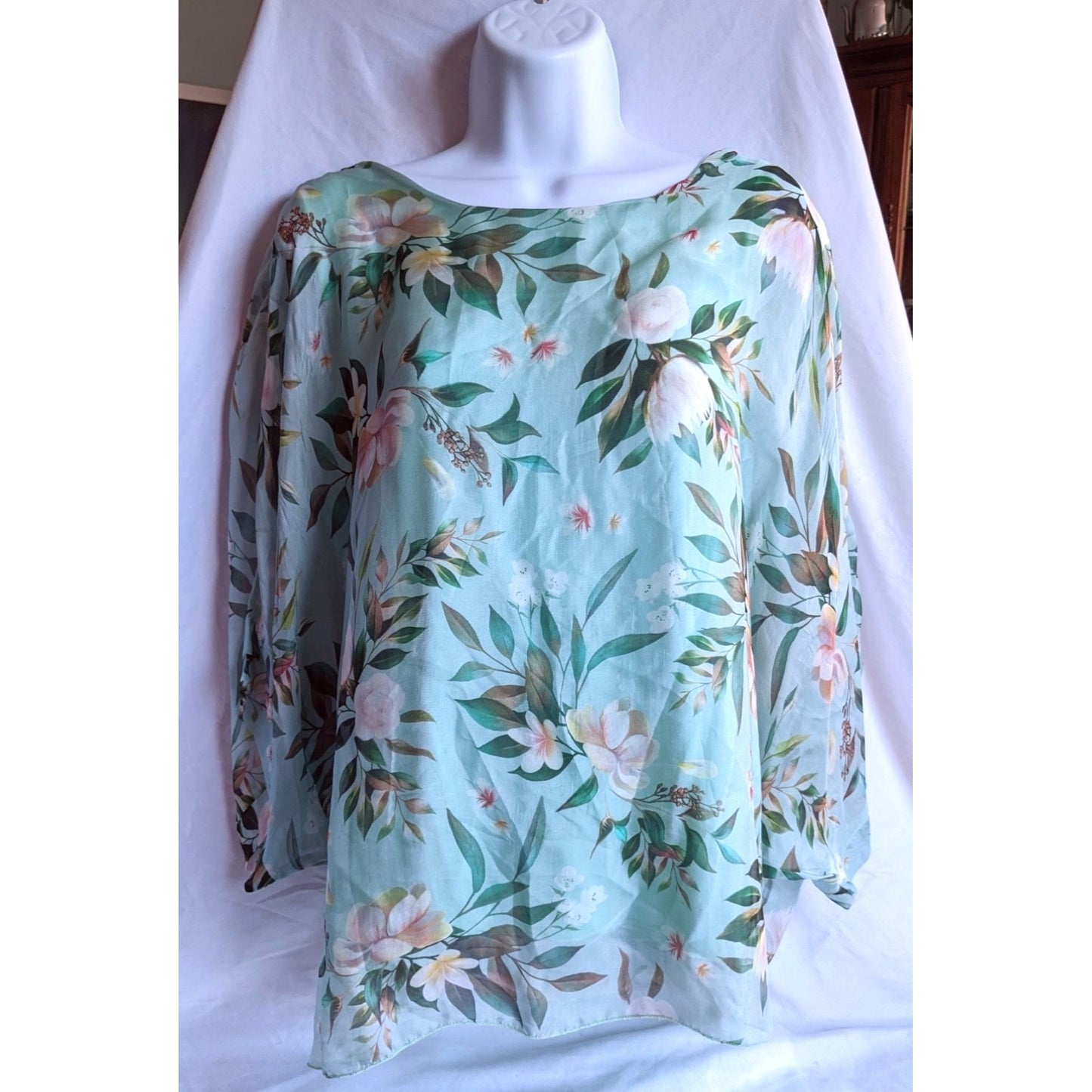 Lovely LOLA Made in Italy Silk Blend Top in Teal Floral Pattern Size Large