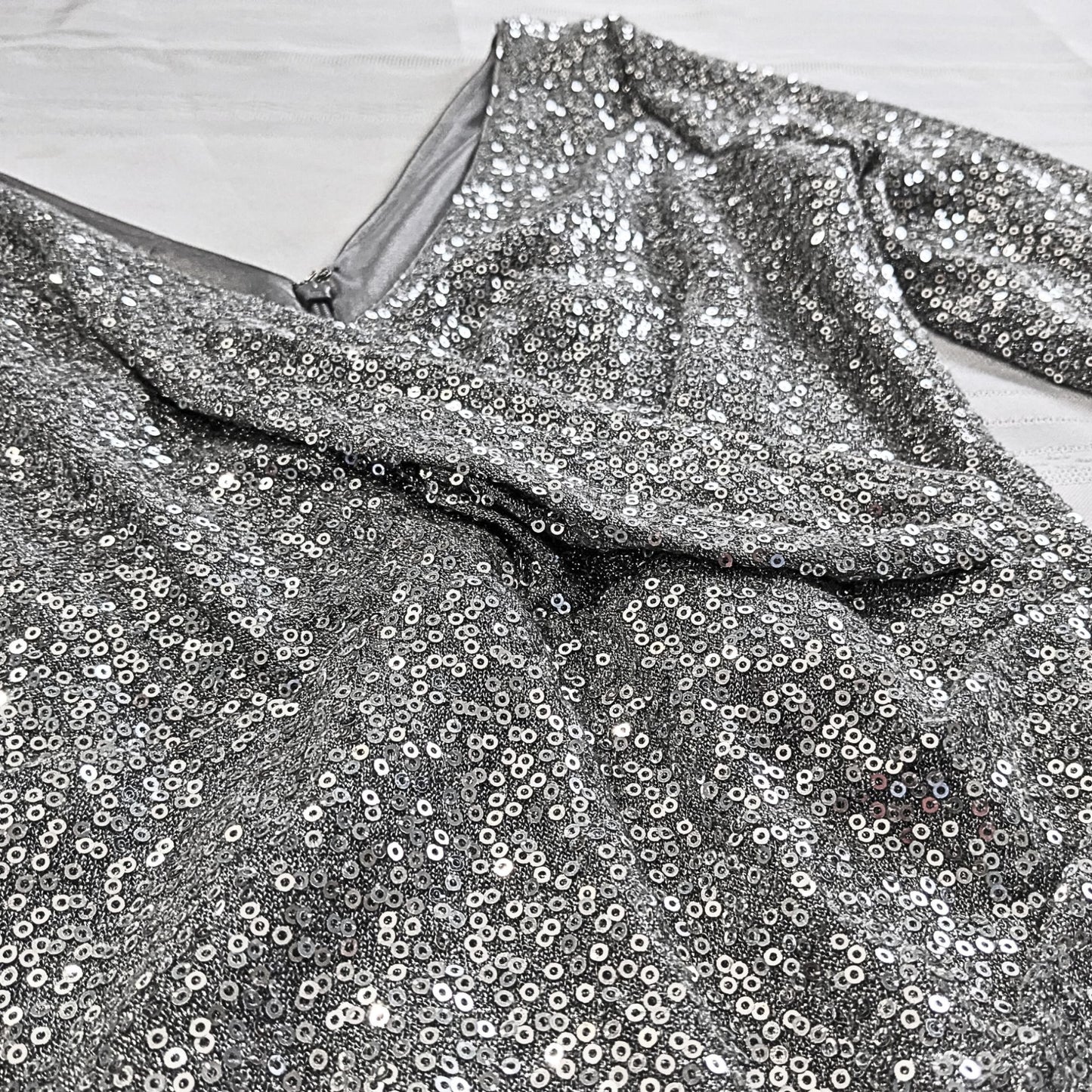 NWT AIDAN MATTOX Silver Sequin Embellished LS Faux Wrap Cocktail Mini Dress Sz 4