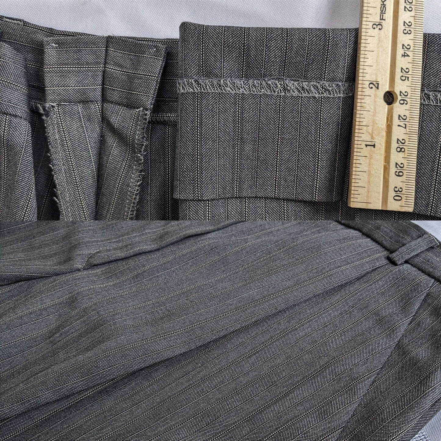 Vintage Y2K ESCADA Near-Mint 2-Pc Gray Pinstripe Slim Suit - 34 Jacket 36 Pants