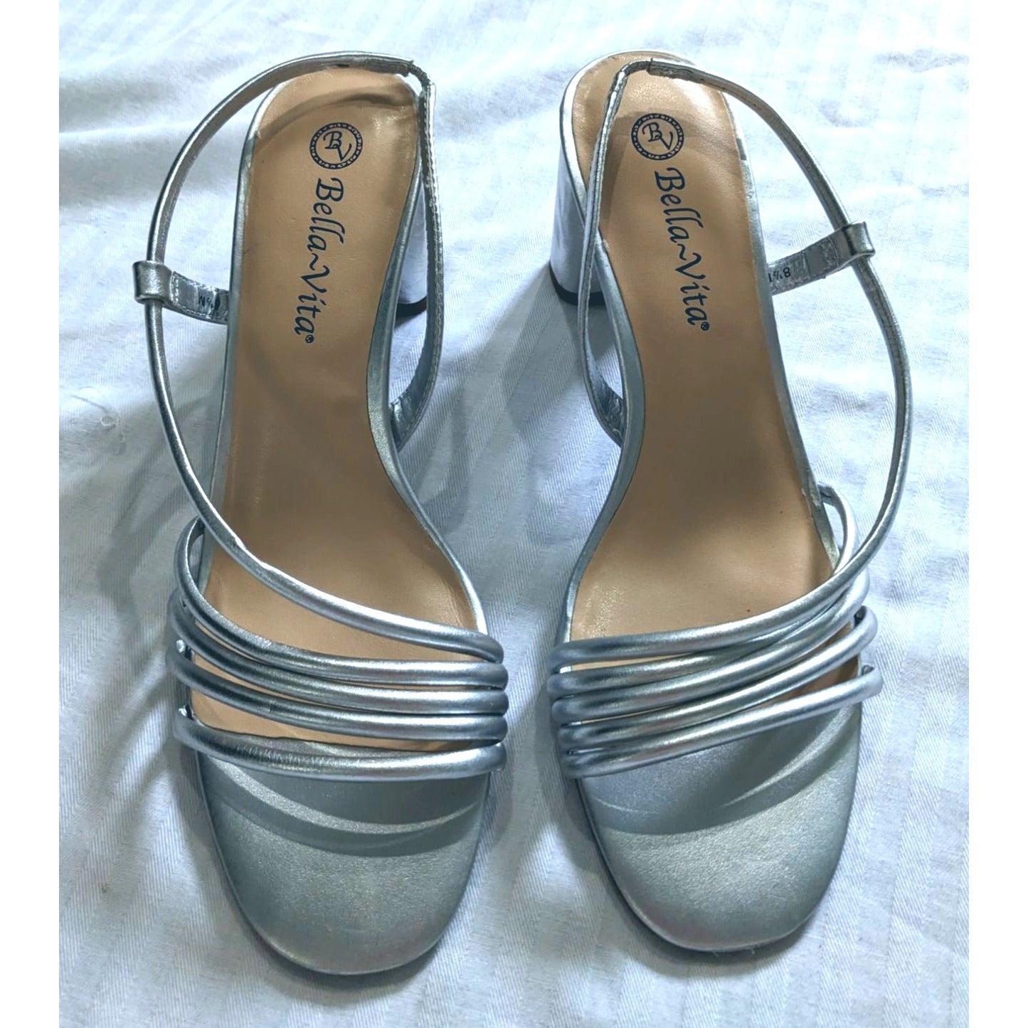 NWT BELLA VITA Zariah Silver Strappy Block Heel Leather Slingback Sandals Size 8.5