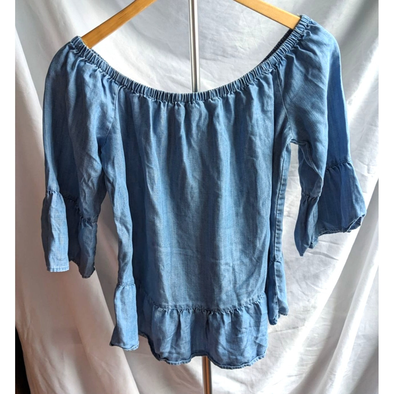 Francesa's BLUE RAIN 100% Tencel Chambray Off-Shoulder Crop Top Boho Poms Size M