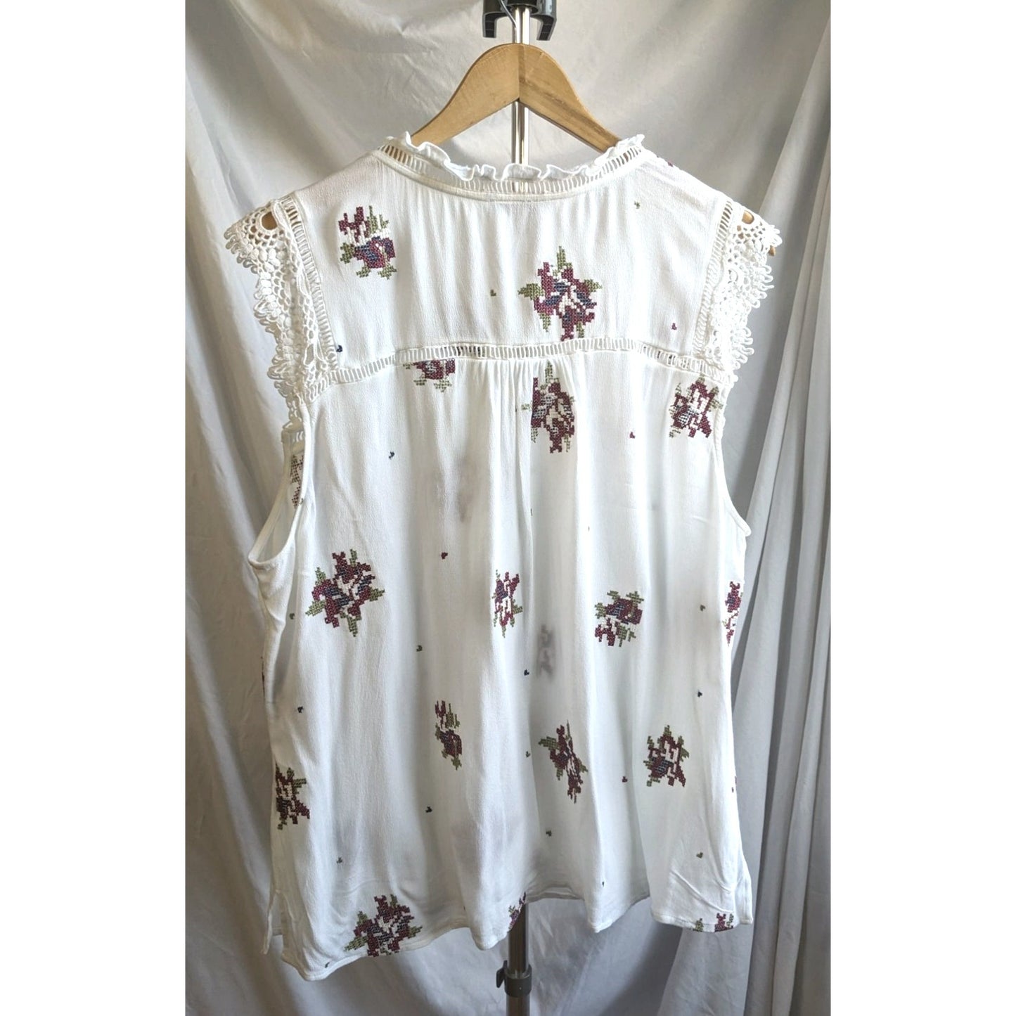 PALE SKY Boho Cross-Stitched White Embroidered Sleeveless Hi-Low Blouse size XXL