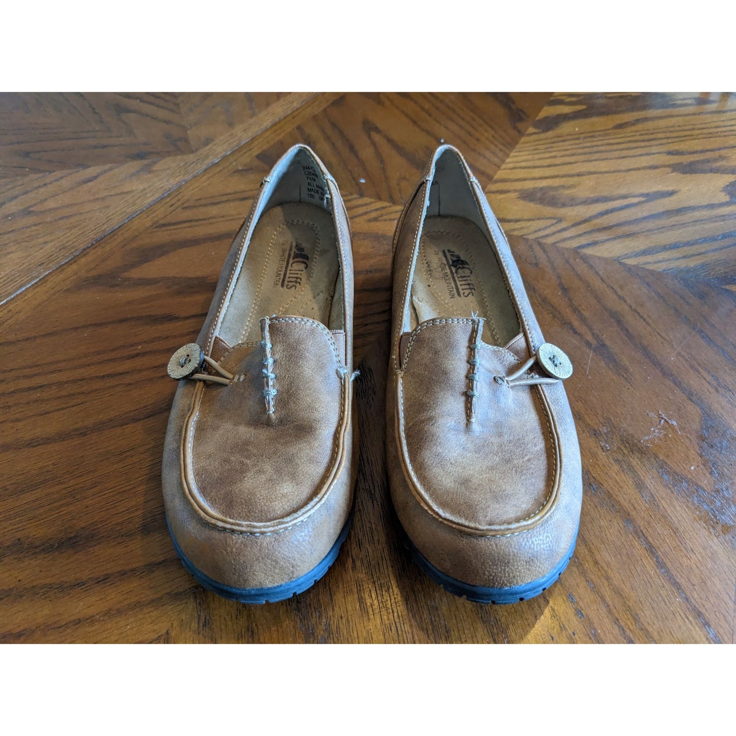 CLIFFS BY WHITE MOUNTAIN Beige Jamboree Moccasin Flats Size 7.5